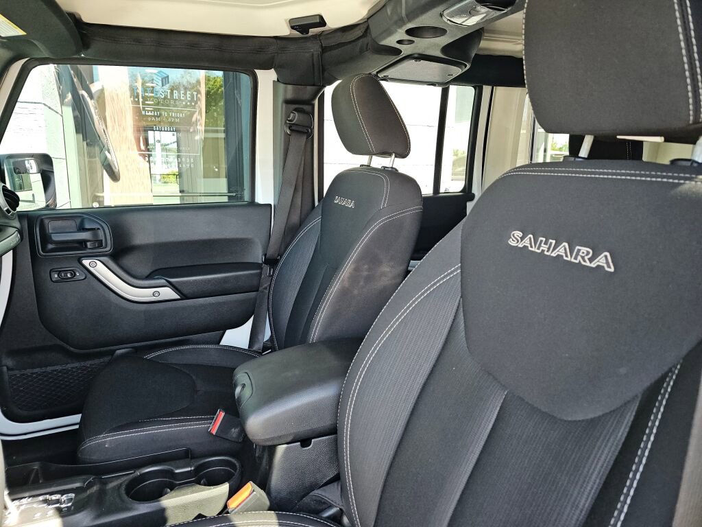 Used 2017 Jeep Wrangler Unlimited Sahara AWD/4WD image 17