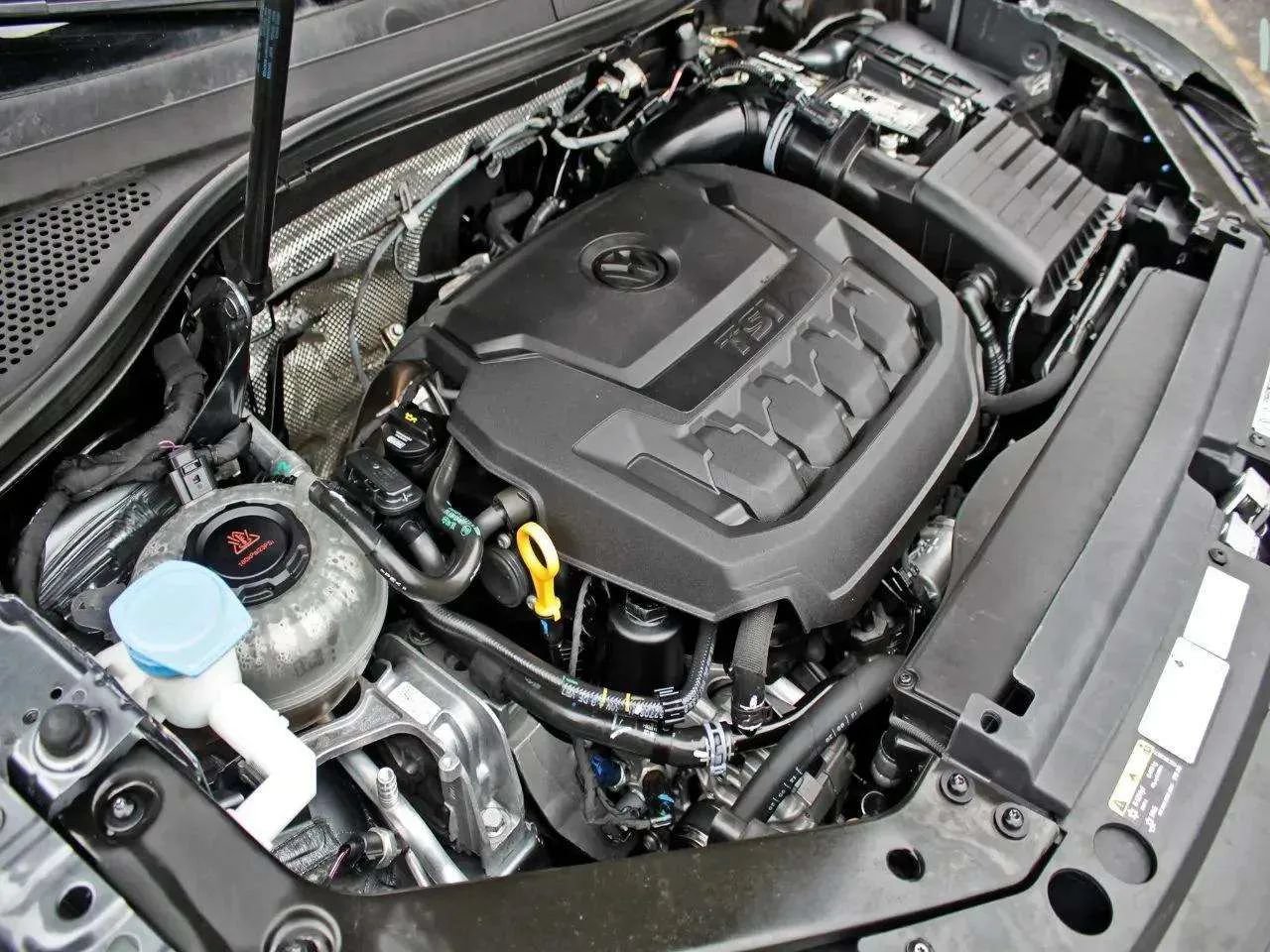 Used 2021 Volkswagen Tiguan SEL FWD image 39