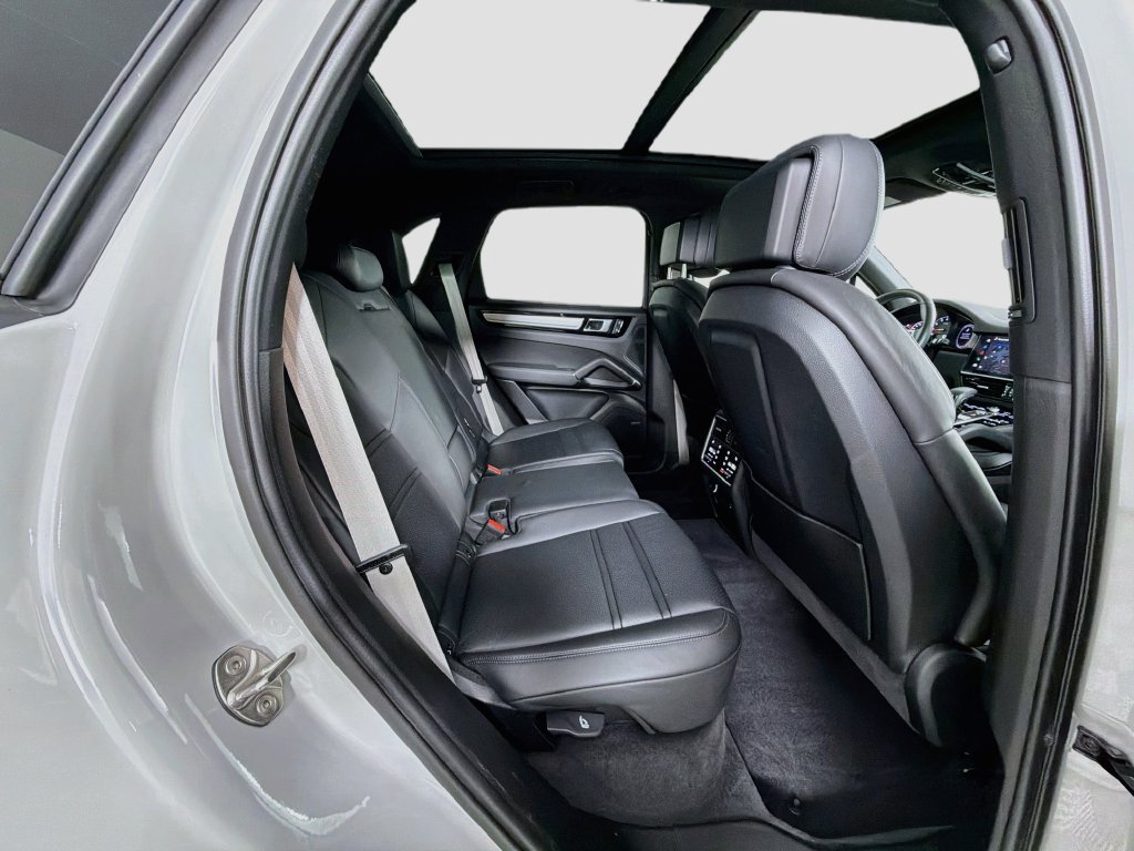 Used 2023 Porsche Cayenne Platinum Edition AWD/4WD image 30