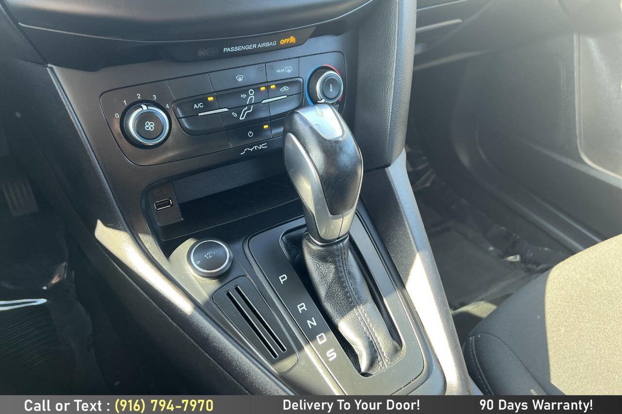 Used 2015 Ford Focus SE w/ SE Sport Package FWD image 19