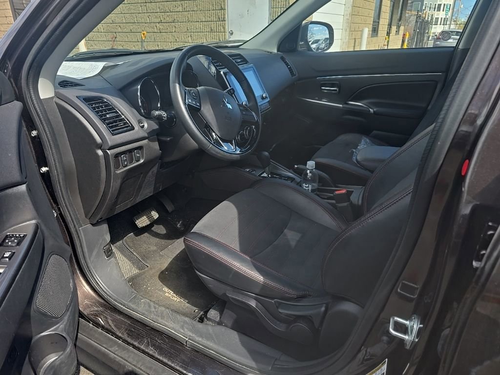 Used 2025 Mitsubishi Outlander Sport SE AWD/4WD image 7