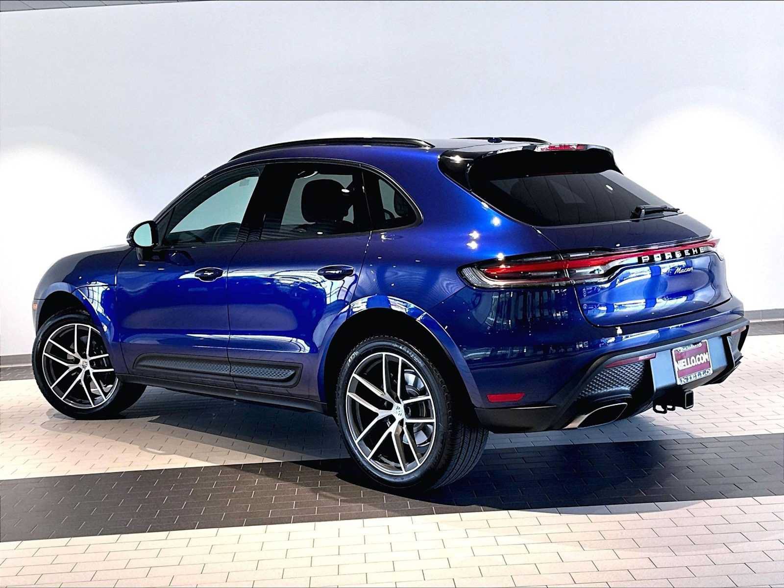 Used 2025 Porsche Macan w/ Smoking Package AWD/4WD image 3