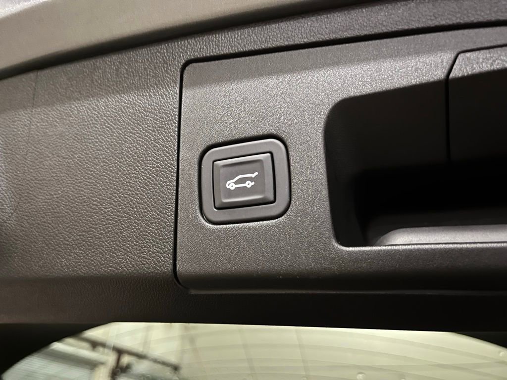 Used 2024 Cadillac XT4 Premium Luxury image 10