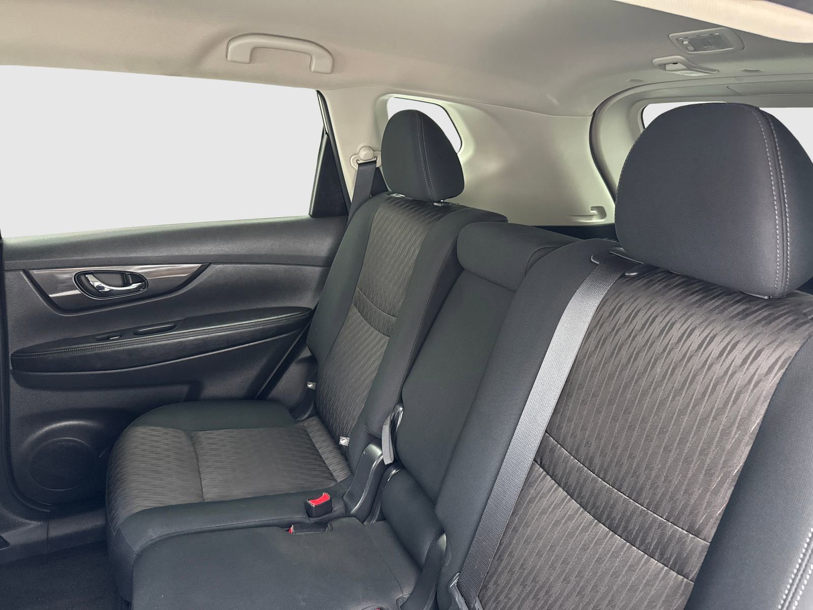 Used 2018 Nissan Rogue SV image 33