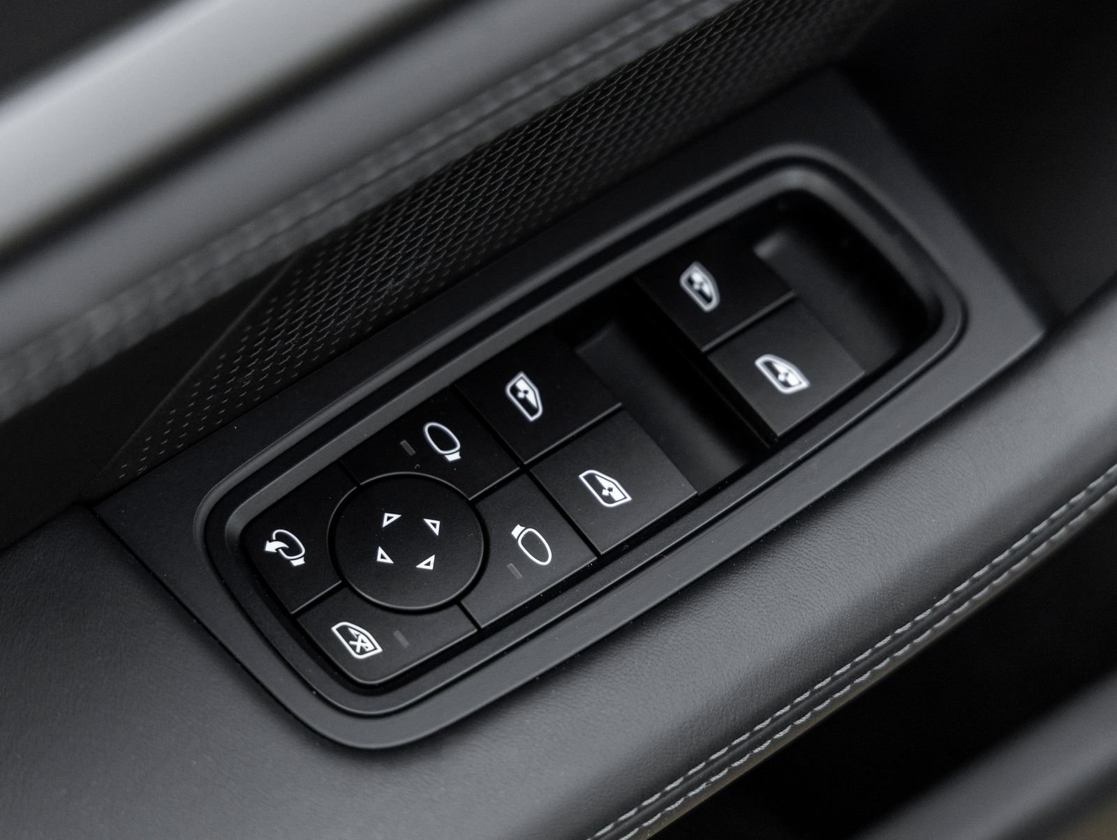 New 2026 Porsche Taycan AWD/4WD image 21