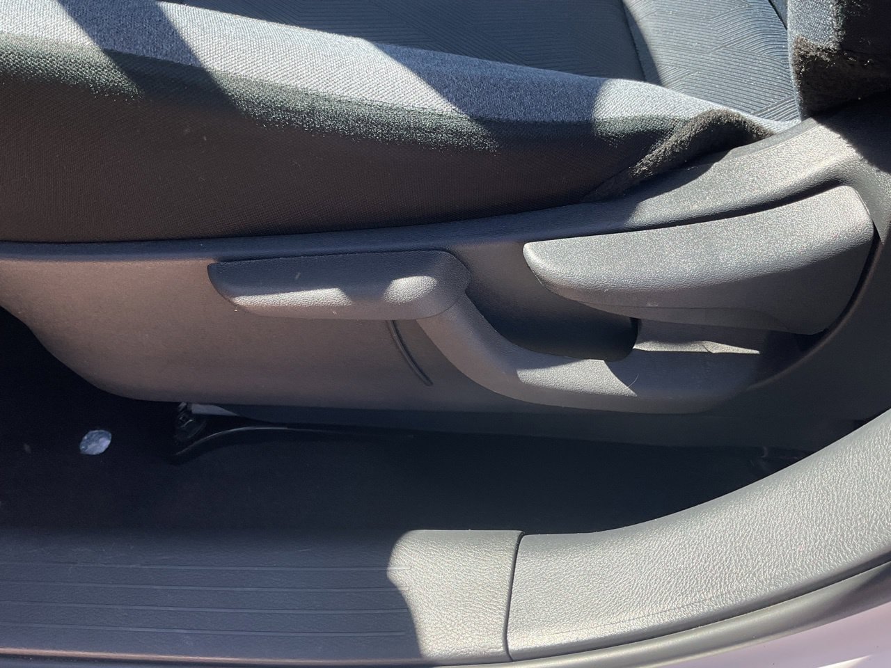 Used 2025 Nissan Versa SV FWD image 9