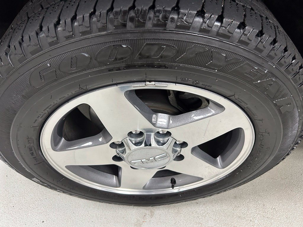 Used 2018 GMC Sierra 2500 SLT w/ All Terrain HD Package AWD/4WD image 9