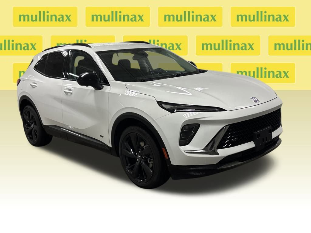 Used 2024 Buick Envision Sport Touring image 2