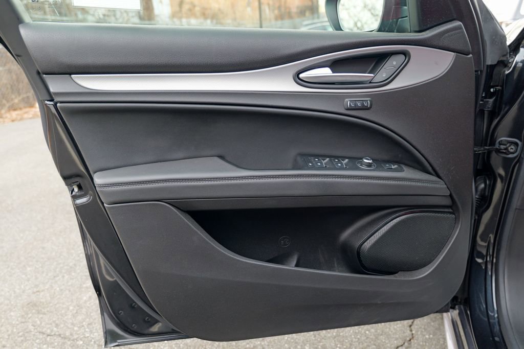 Used 2024 Alfa Romeo Stelvio Ti w/ Performance Driving Package image 16