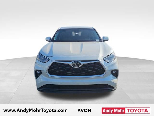 Used 2020 Toyota Highlander LE image 2