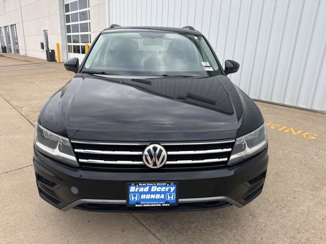 Used 2019 Volkswagen Tiguan SE w/ Panoramic Sunroof Package image 3