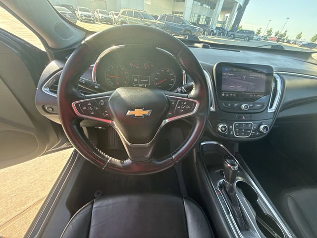 Used 2019 Chevrolet Malibu LT w/ Leather Package FWD image 14