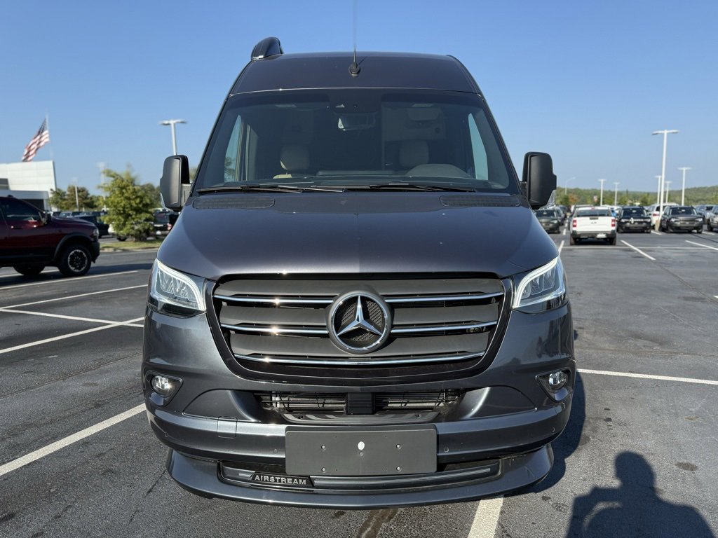 Used 2023 Mercedes-Benz Sprinter 3500 image 2