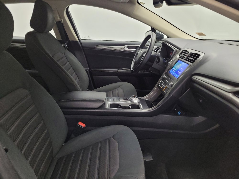Used 2020 Ford Fusion SE image 21