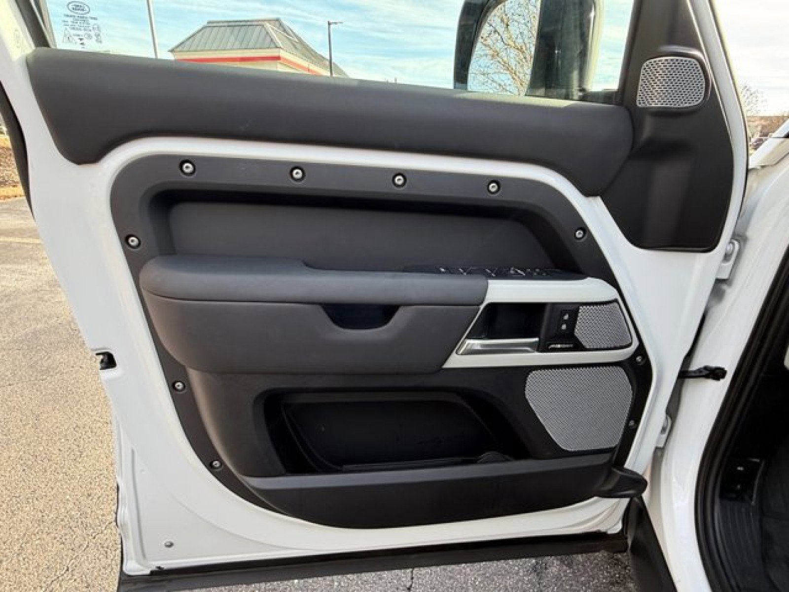 Used 2024 Land Rover Defender 130 S image 22