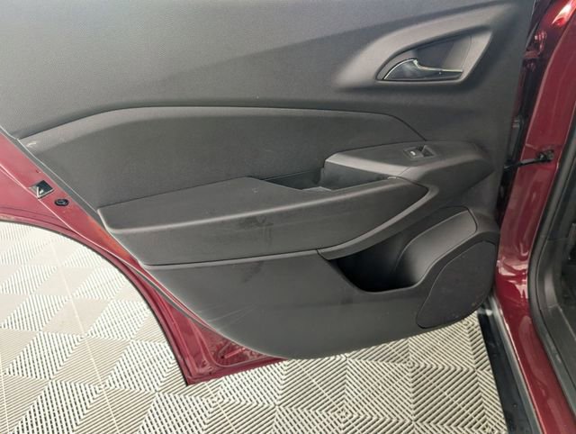 Certified 2025 Chevrolet Trax LT image 26