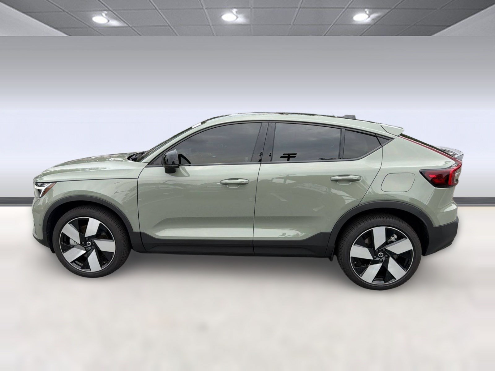 Certified 2023 Volvo C40 P8 Recharge Ultimate w/ Protection Package Premier AWD/4WD image 2