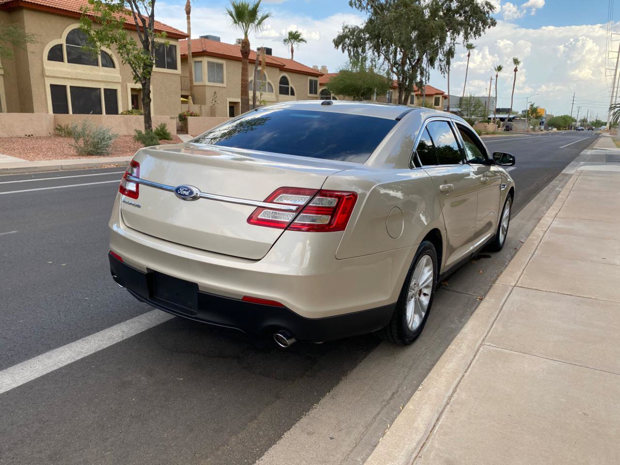 Used 2018 Ford Taurus SE FWD image 6