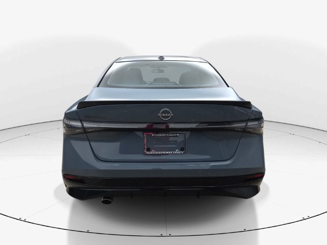 New 2027 Nissan Sentra SR w/ Floor Mat Package FWD image 7