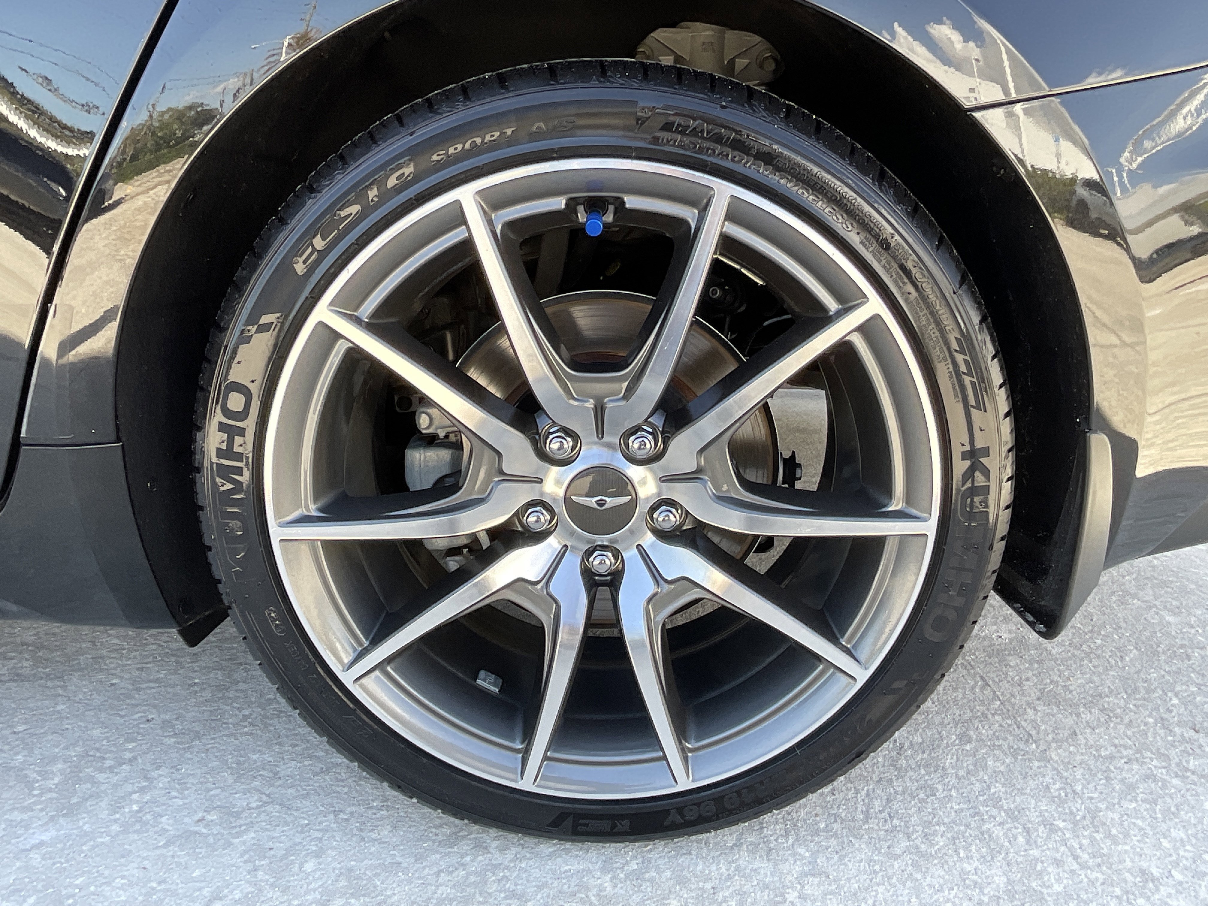 Used 2023 Genesis G70 2.0T image 7