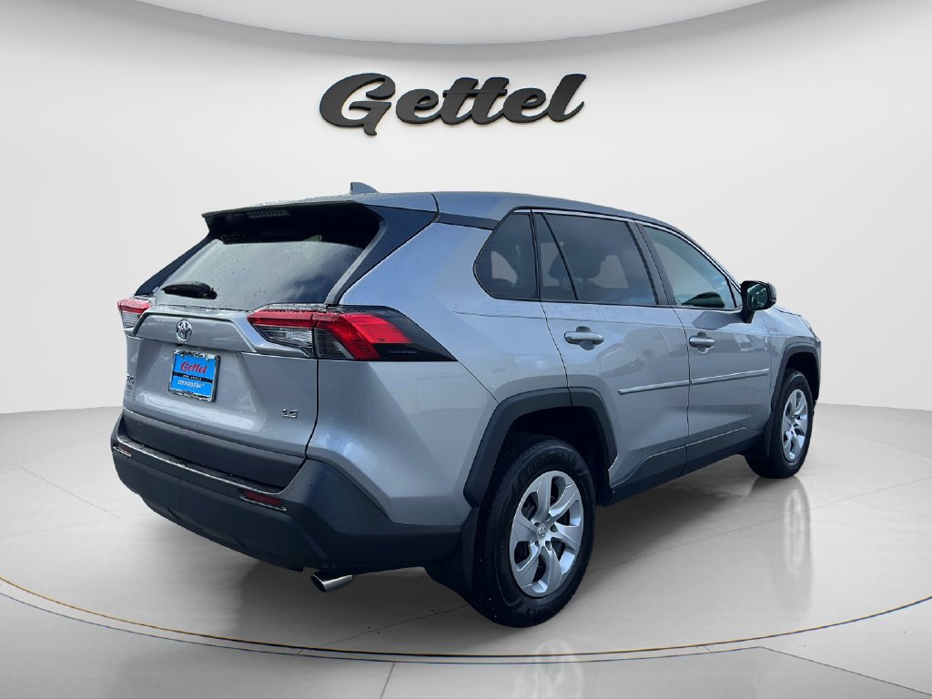 Used 2023 Toyota RAV4 LE FWD image 5