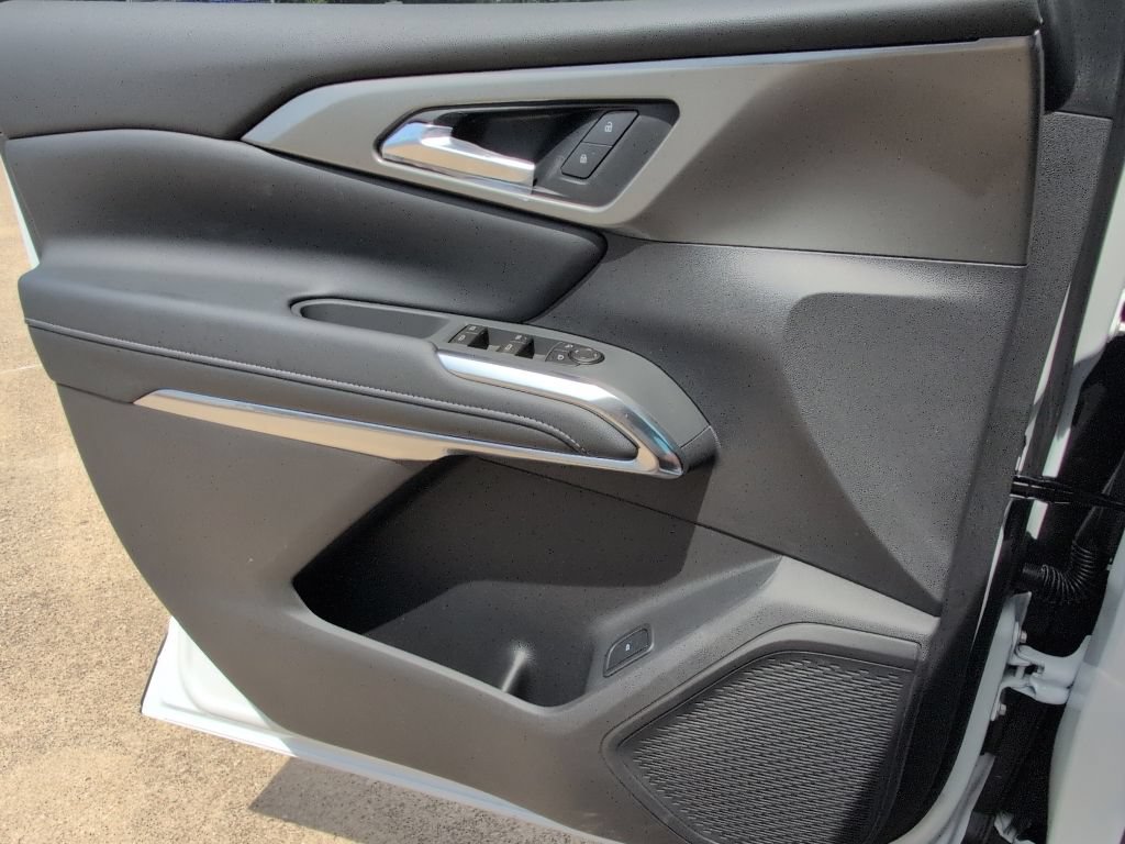 New 2026 Chevrolet Traverse LT w/ Driver Confidence Package FWD image 16