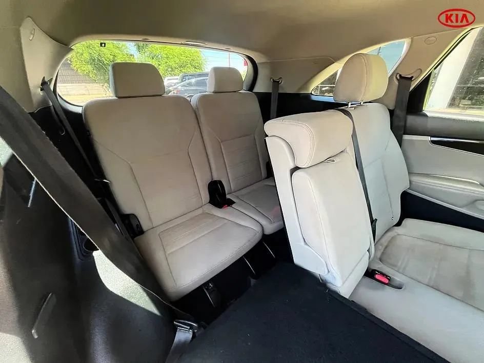 Used 2019 Kia Sorento FWD V6 image 18