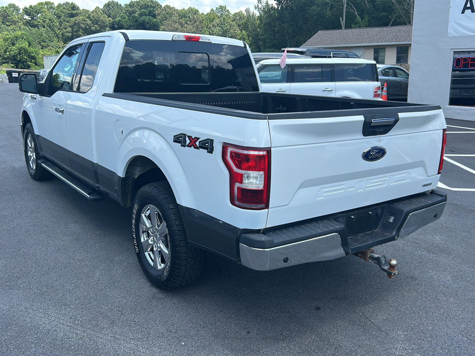 Used 2018 Ford F150 XLT w/ Equipment Group 302A Luxury AWD/4WD image 3