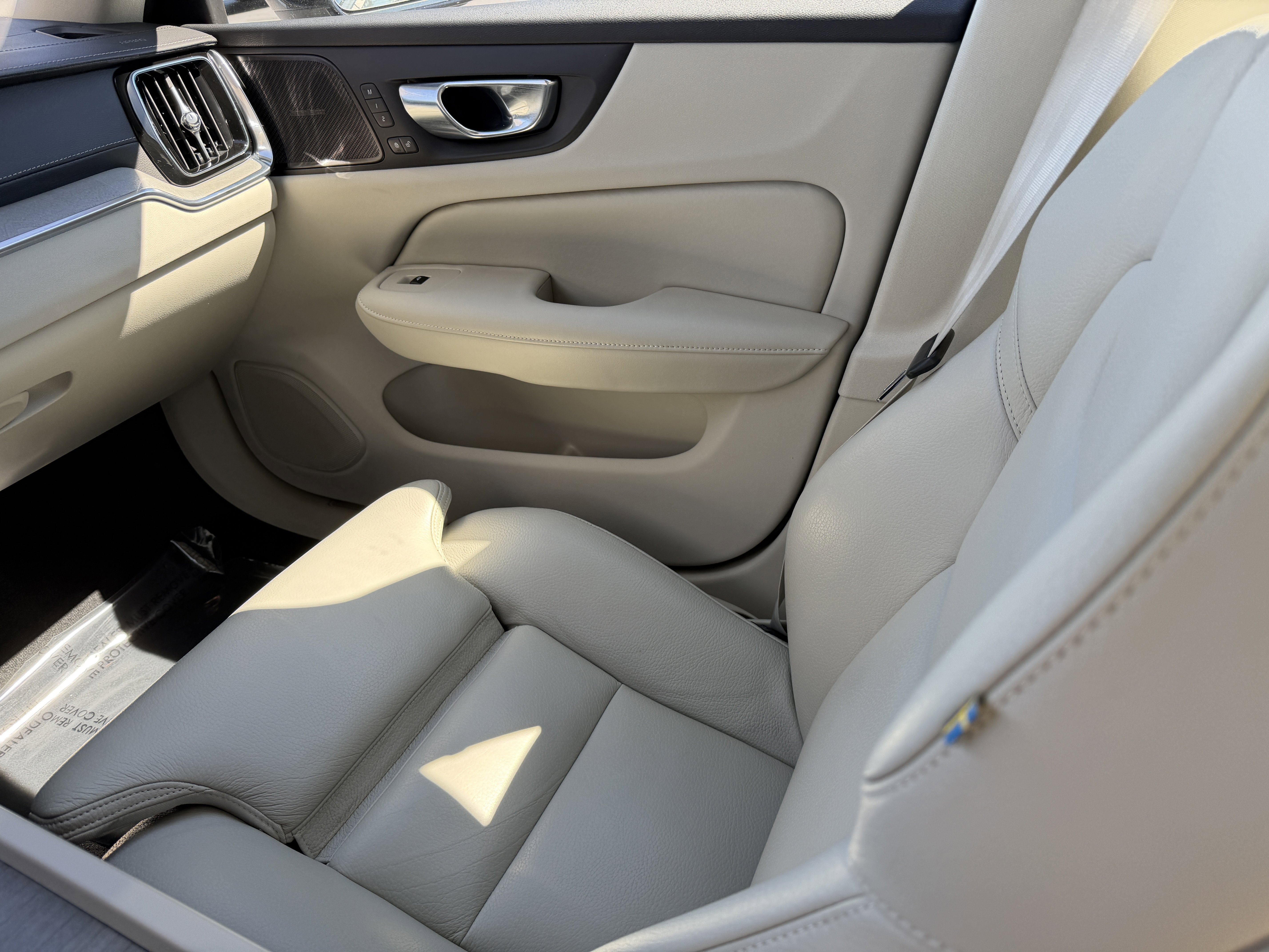 Certified 2023 Volvo S60 B5 Ultimate w/ Climate Package image 14