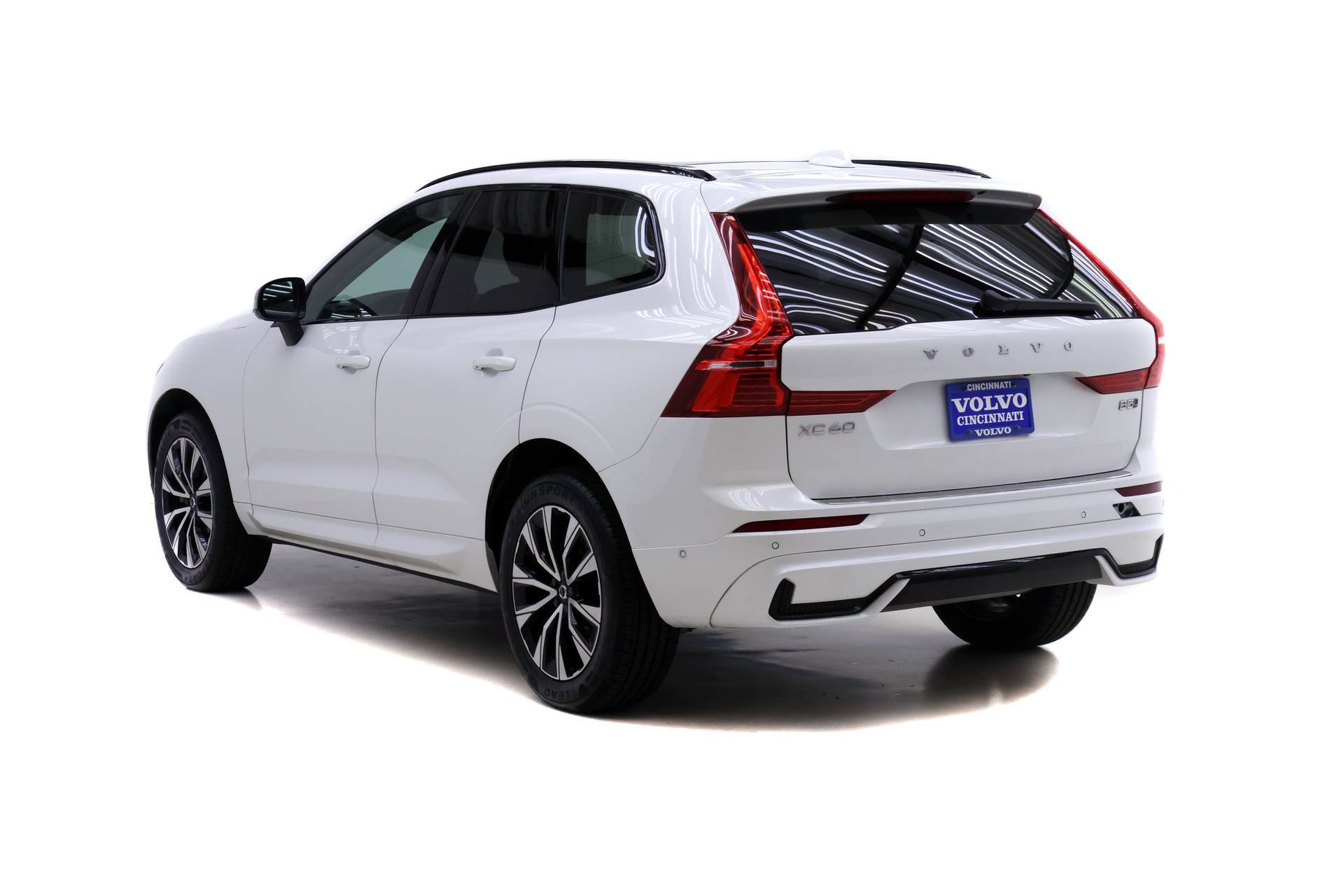 Certified 2024 Volvo XC60 B5 Plus w/ Protection Package Premier AWD/4WD image 5