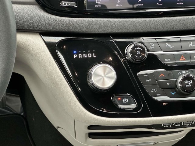 Used 2024 Chrysler Pacifica Touring-L FWD image 20