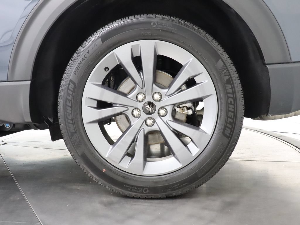 Used 2022 Ford Explorer XLT w/ Equipment Group 202A AWD/4WD image 50