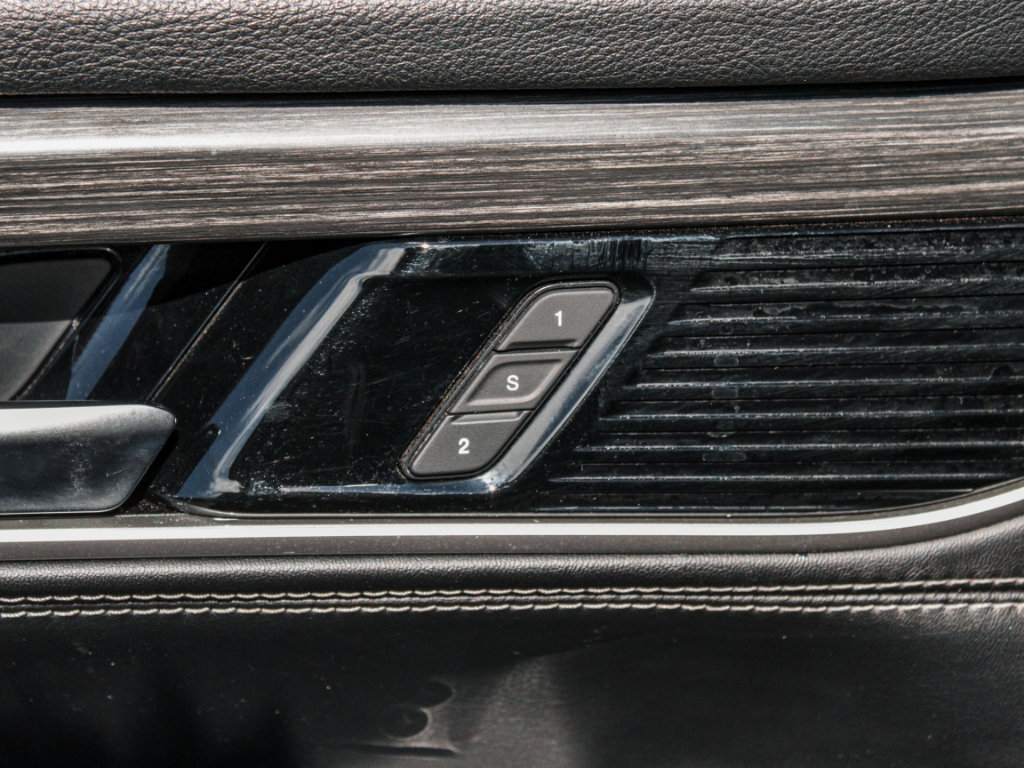 Used 2023 Jeep Wagoneer L Series II RWD image 10