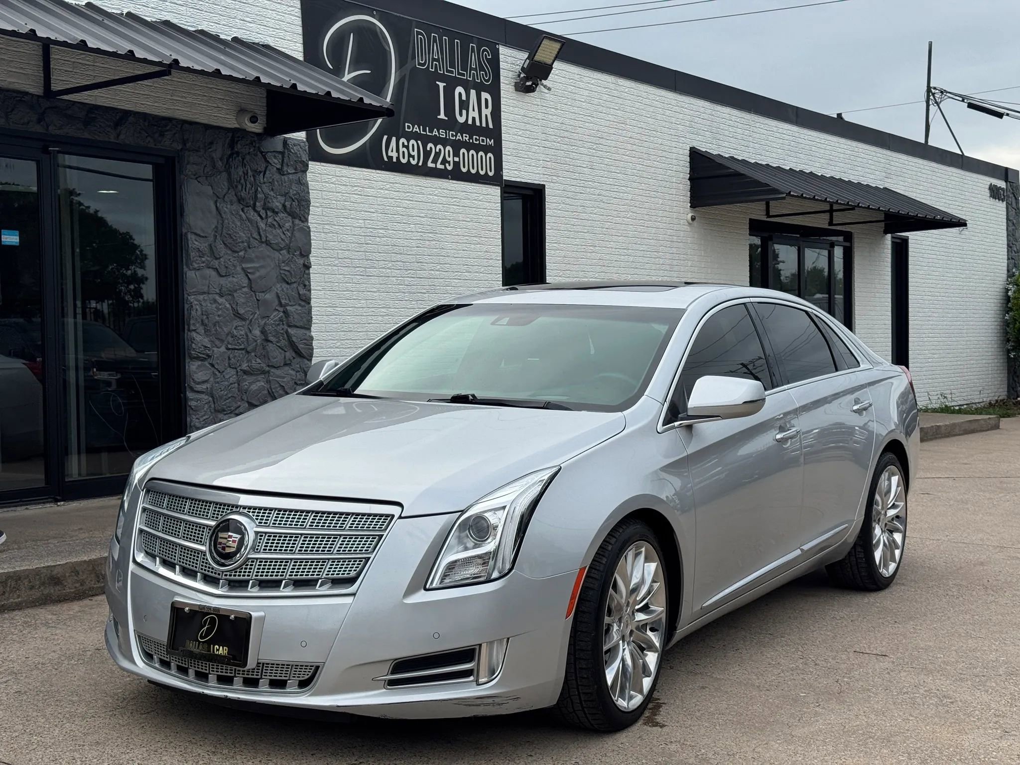 Used 2015 Cadillac XTS Platinum AWD/4WD image 1