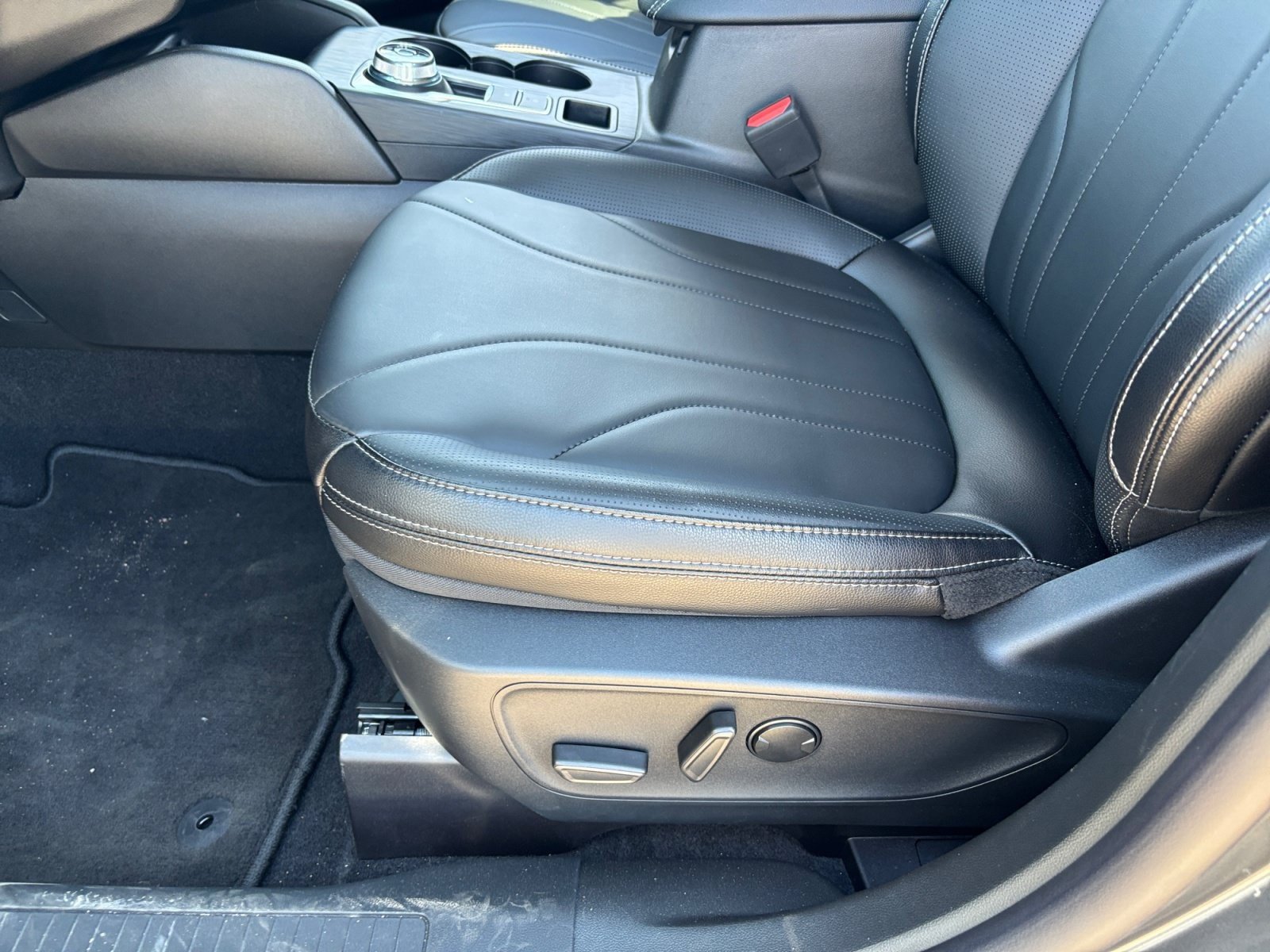 New 2025 Ford Escape SE w/ PHEV Premium Package FWD image 13