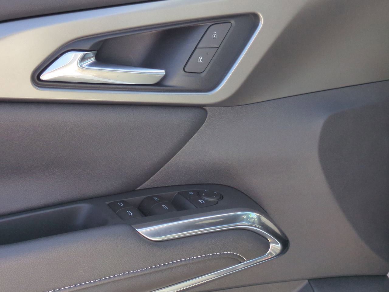 New 2025 Chevrolet Traverse LT w/ Enhanced Driving Package image 23