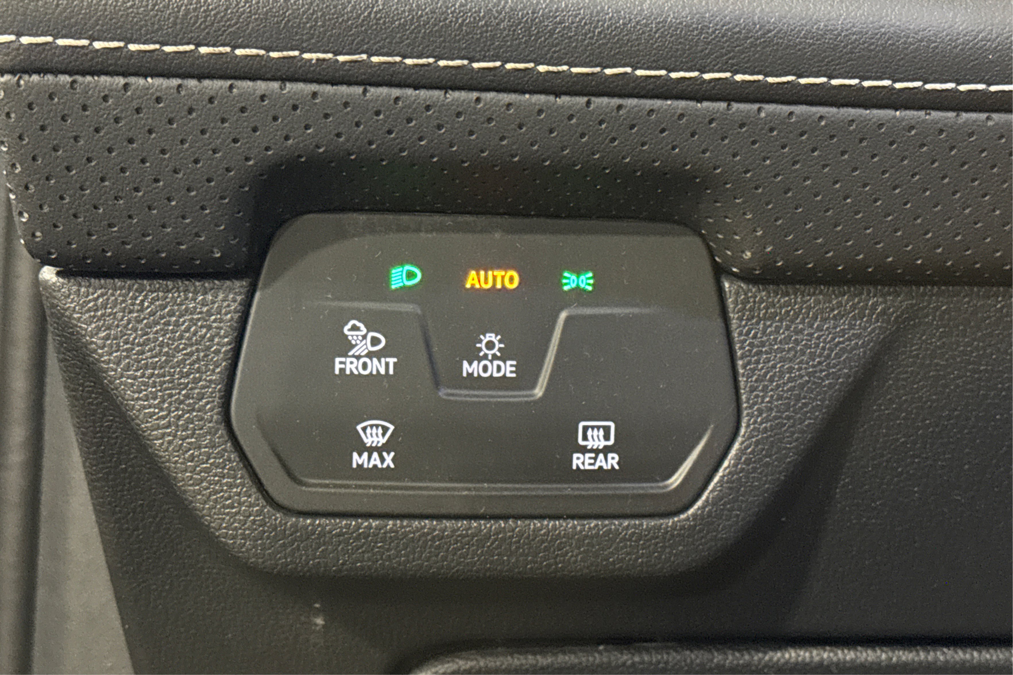 Used 2025 Volkswagen Atlas SE image 21