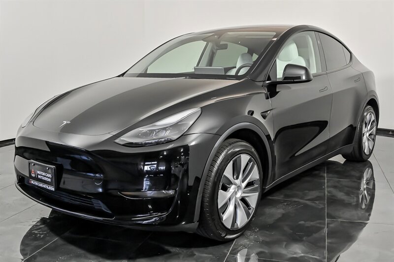 Used 2024 Tesla Model Y Long Range AWD/4WD image 5