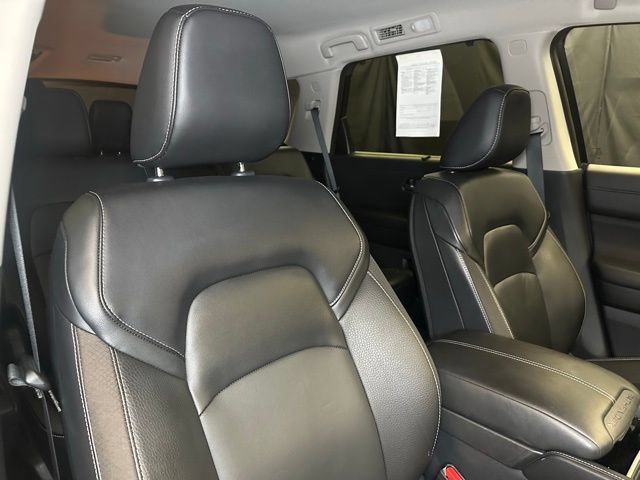 Used 2023 Nissan Pathfinder SL AWD/4WD image 16