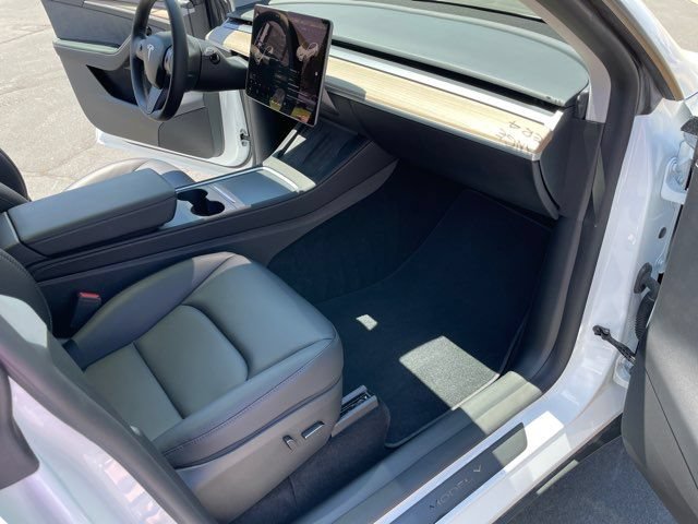 Used 2023 Tesla Model Y Long Range AWD/4WD image 18