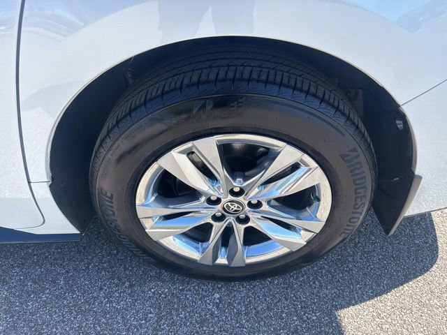 Used 2025 Toyota Sienna Limited image 11