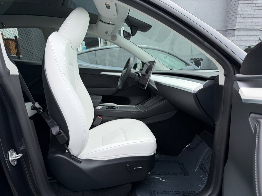 Used 2024 Tesla Model Y Long Range image 34