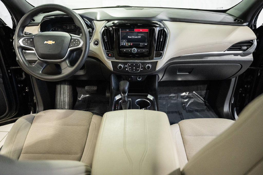 Used 2022 Chevrolet Traverse LS AWD/4WD image 16