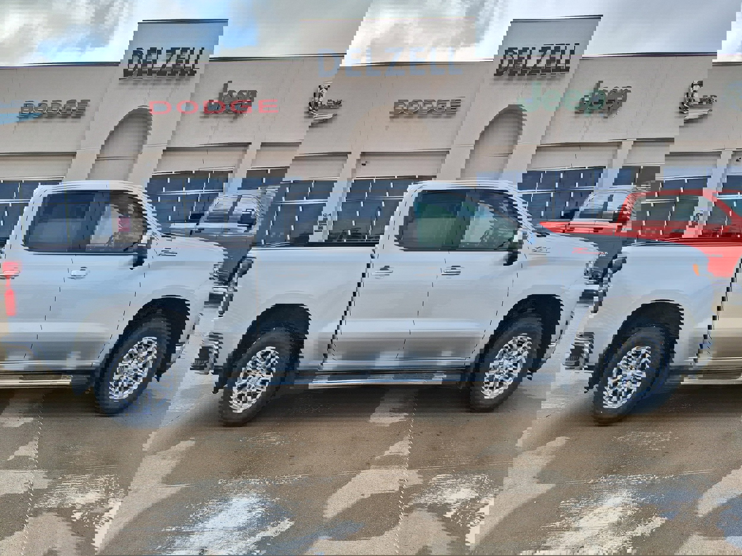 Used 2021 Chevrolet Silverado 1500 LT image 1