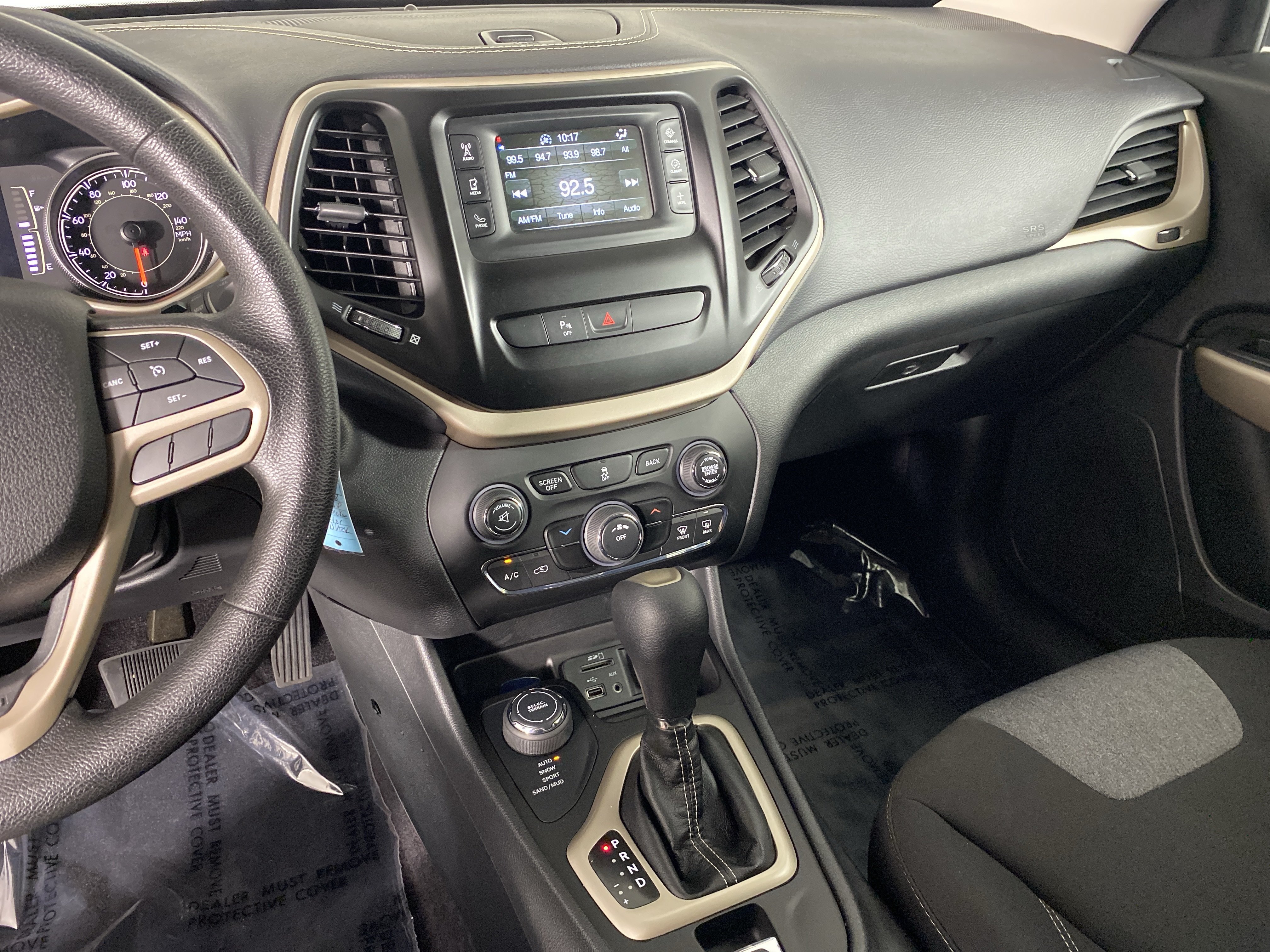 Used 2018 Jeep Cherokee Latitude w/ Safety Group AWD/4WD image 25