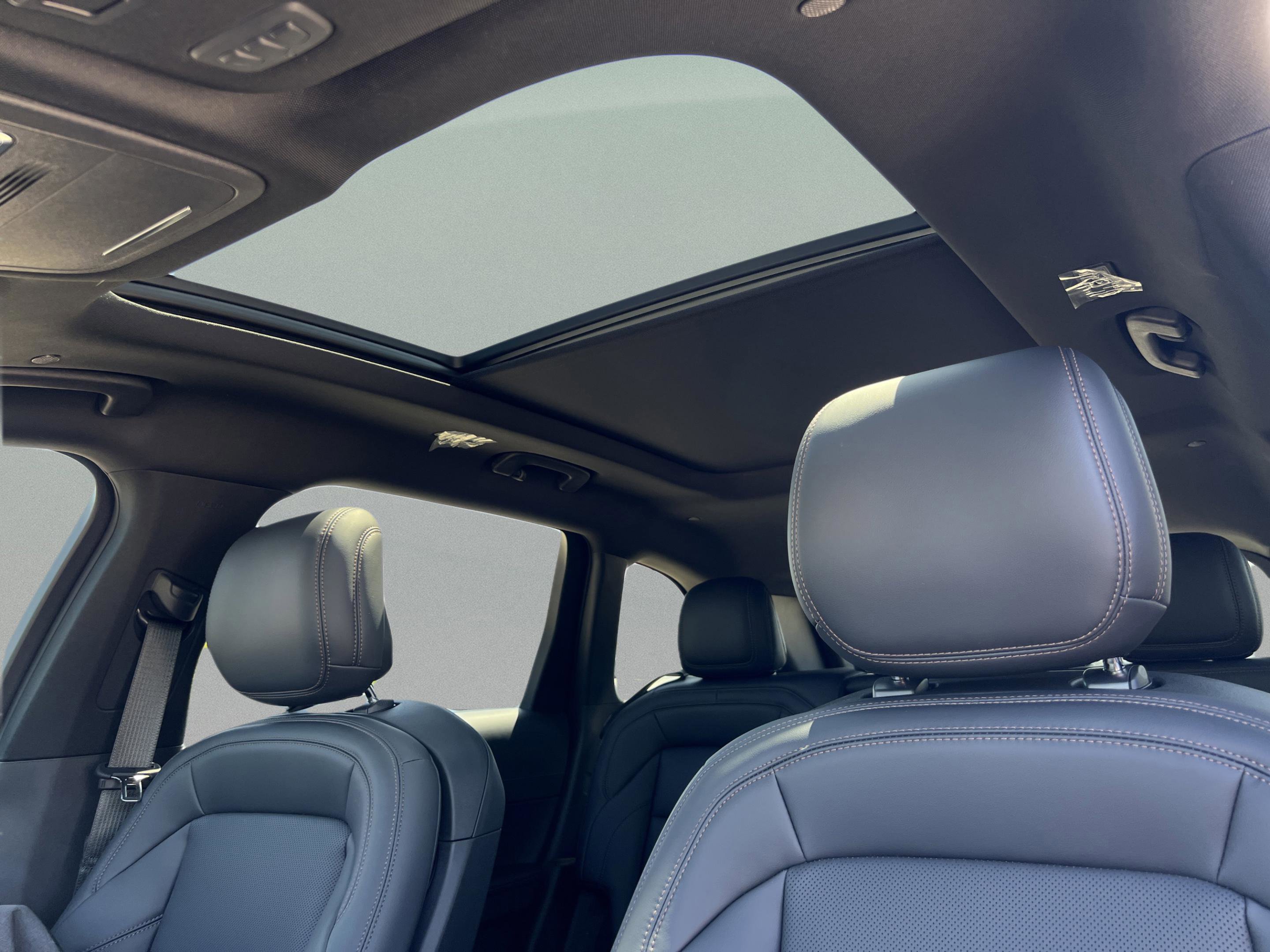 New 2025 Lincoln Nautilus Premier w/ Equipment Group 102A image 25