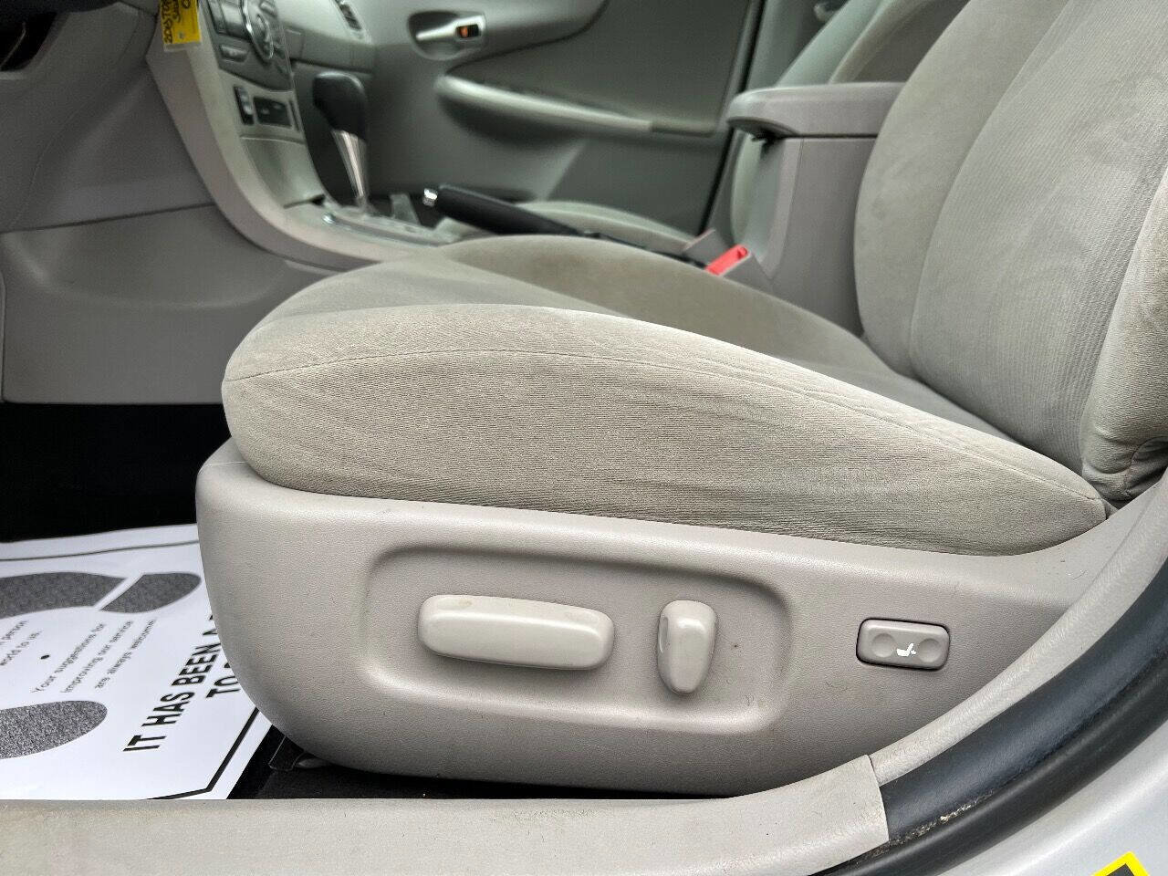 Used 2013 Toyota Corolla LE w/ Premium Pkg image 23