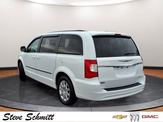Used 2014 Chrysler Town & Country Touring image 3