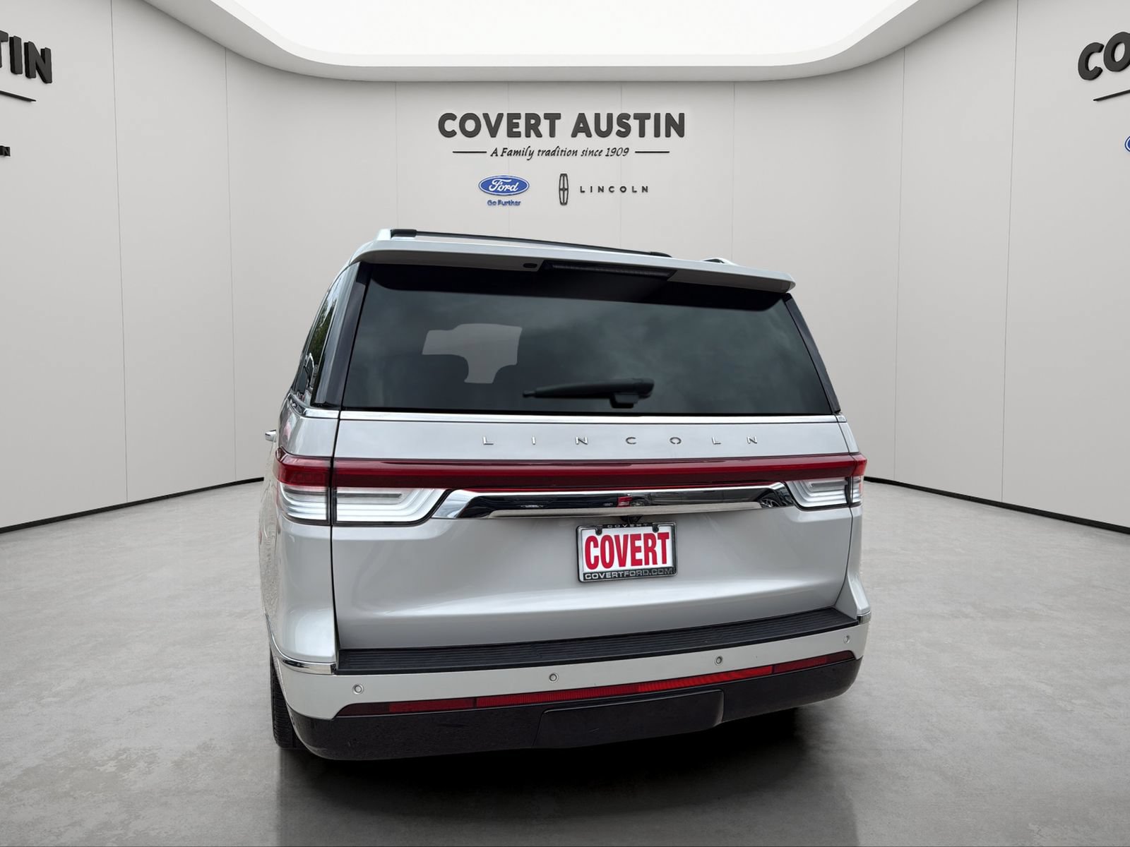 Used 2023 Lincoln Navigator L Reserve AWD/4WD image 4