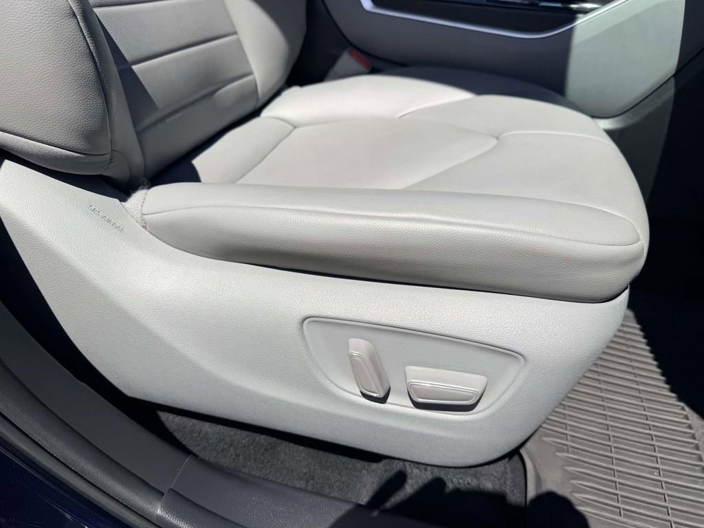 Used 2021 Toyota Highlander XLE image 13